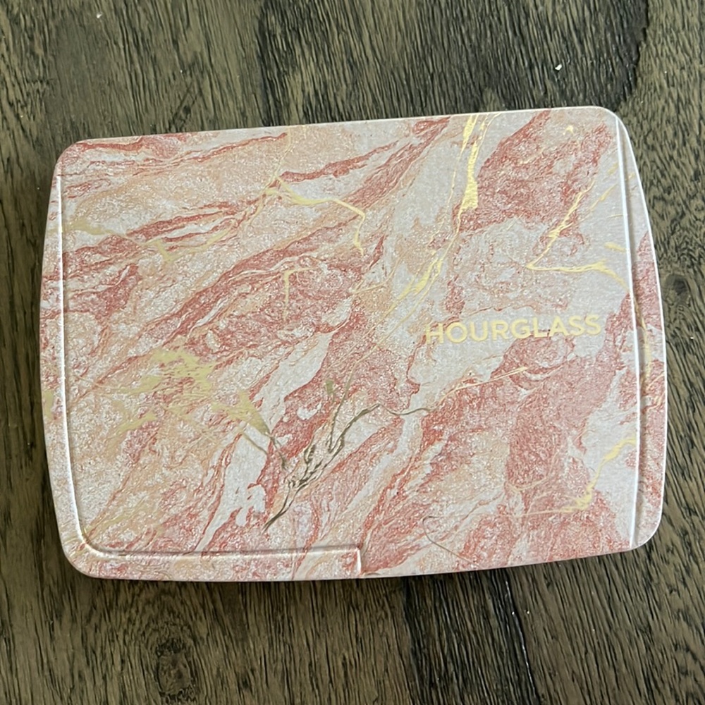 Hourglass palette